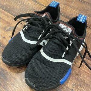 Boys adidas shoes size 5